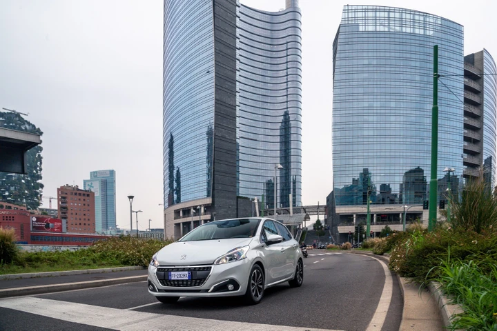 Peugeot 208: la versione speciale Signature in serie limitata