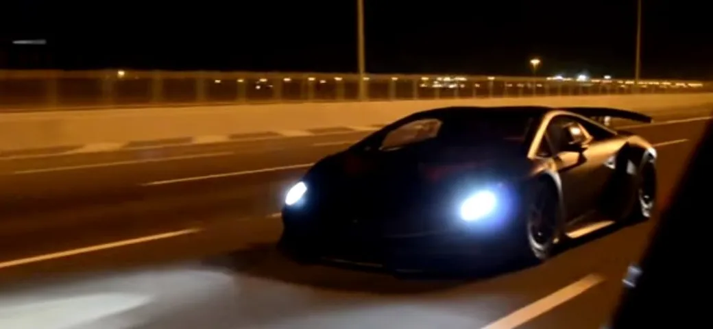 Una Lamborghini Sesto Elemento in giro per le strade arabe [Video]