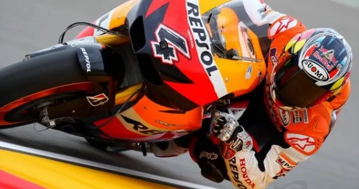 Fate rifornimento da Andrea Dovizioso