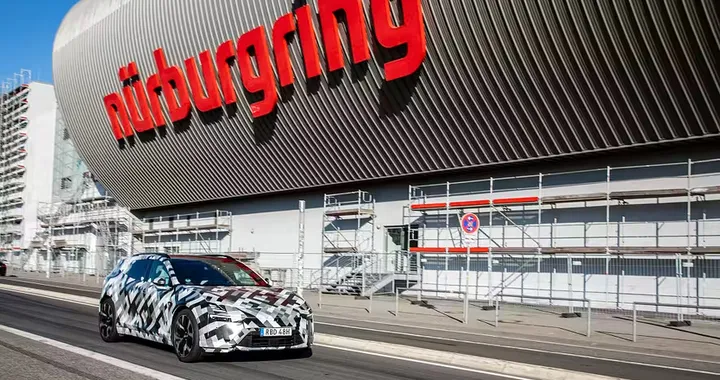 Polestar 4 SUV avvistata al Nürburgring, debutto previsto a settembre 2026