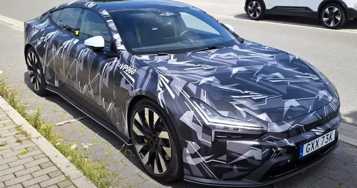 Polestar 5, in visita al Borussia Dortmund: la GT sfida Porsche Taycan