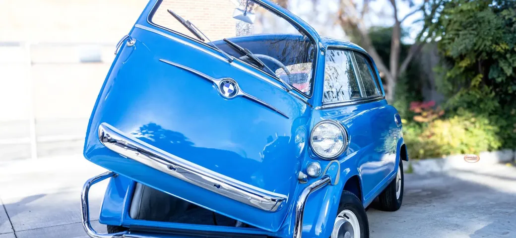 La bizzarra auto che salvò BMW dal fallimento: oggi è un mito