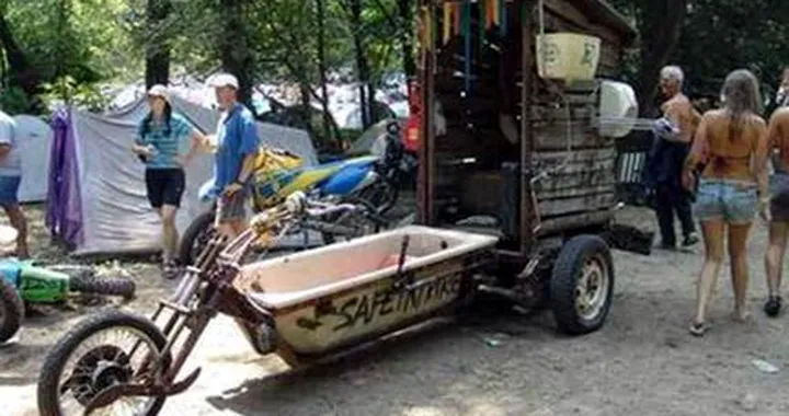 Foto del giorno: in moto come a casa