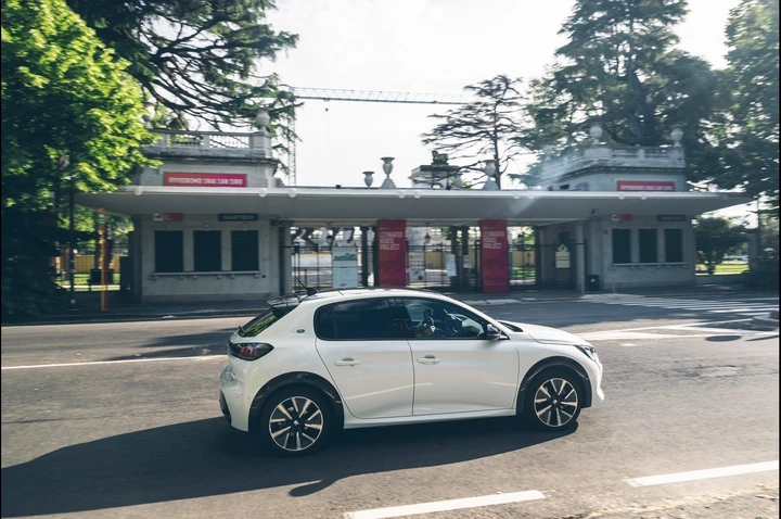 Peugeot 208: nuove indiscrezioni sul restyling