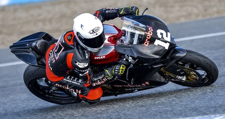 STK1000: Michael Ruben Rinaldi al lavoro sulla Panigale R 2016