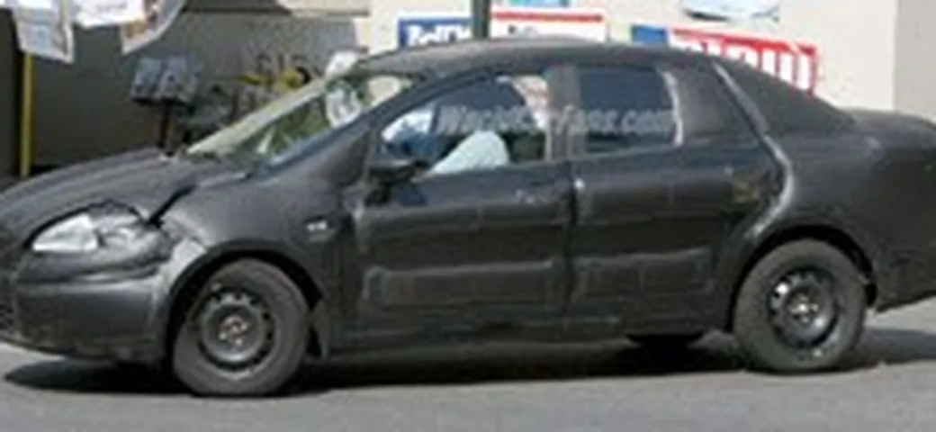 Fiat Grande Punto 4 porte, foto-spia