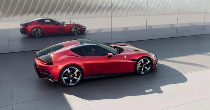 Ferrari, richiamo per la 12Cilindri negli USA: difformità nei vetri