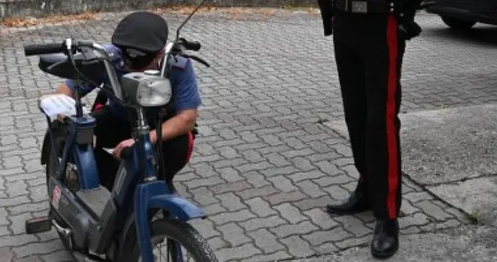 Senza casco su un Ciao rubato nel 1981: il controllo svela tutto