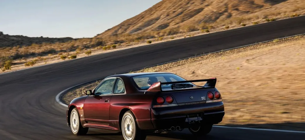 Nissan Skyline GT-R R33: in vendita un esemplare con soli 1600 km