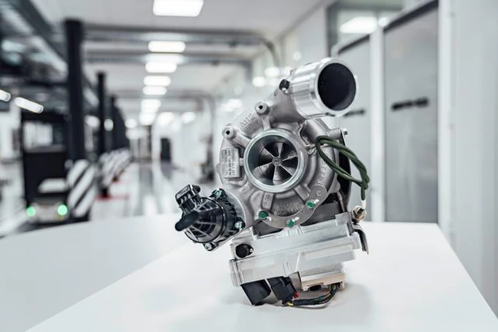 Mercedes-AMG: un nuovo turbocompressore a gas di scarico con motore elettrico