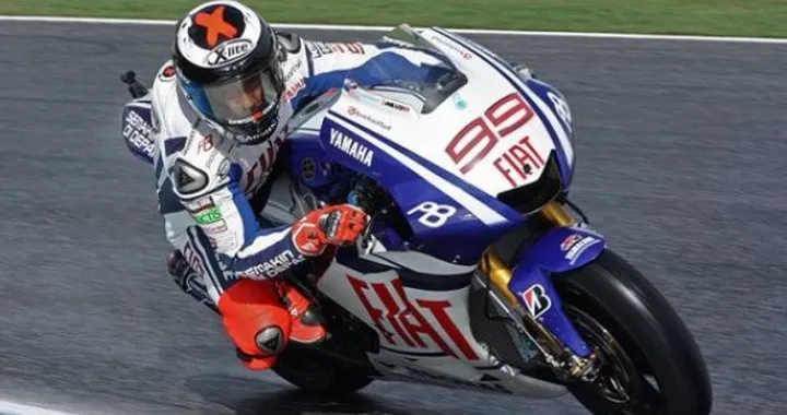 MotoGP: saltano le qualifiche per maltempo all'Estoril. Pole position a tavolino per Jorge Lorenzo