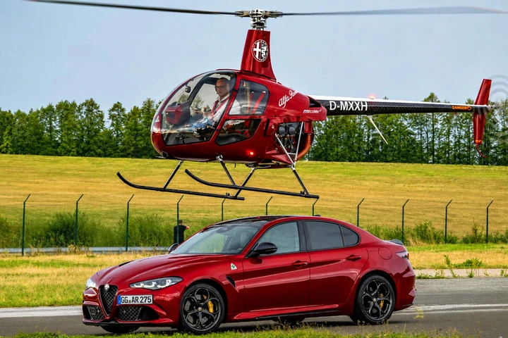 Alfa Romeo Giulia QV, la passione prende il volo: questo elicottero costa 290.000 euro