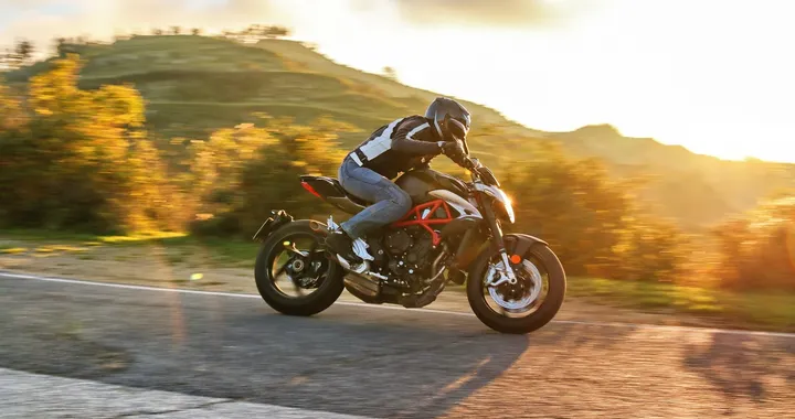 MV Agusta Brutale 800: test su strada