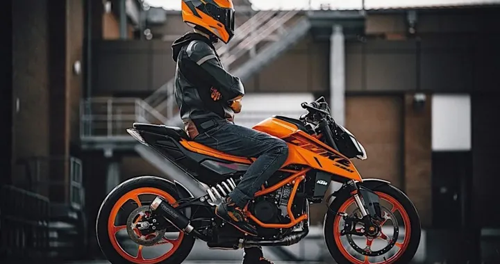 Triumph domina, KTM rischia il crack: la verità sul mercato moto 2025