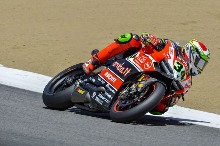 SBK, per l’infortunato Giugliano il “premio” Ducati: contratto 2016! Opportunità e rischi