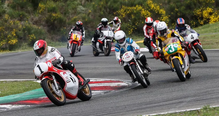 Moto storiche e adrenalina: a Varano va in scena il museo più veloce del mondo
