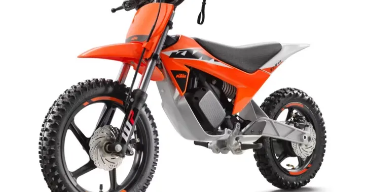 KTM SX-E 2.12 2027: mini cross elettrica da 2.850 euro