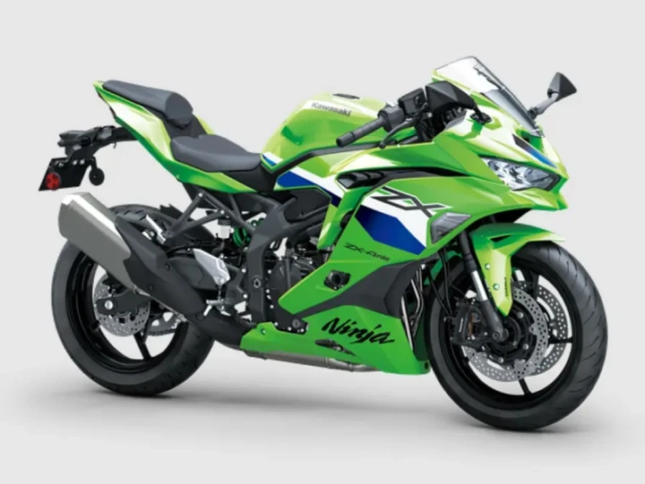 Ninja ZX4RR 2026: Kawasaki rilancia il quattro cilindri 399 cm3