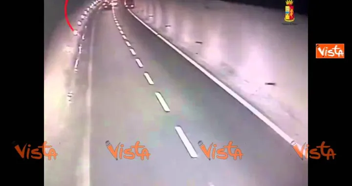 PAZZIA A GENOVA, MOTOCICLISTA FA 8 KM CONTROMANO IN AUTOSTRADA