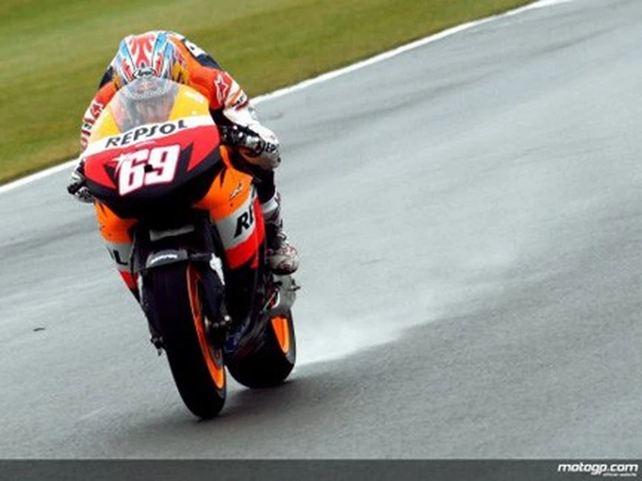 Phillip Island MotoGP: Hayden e Dovizioso volano sul bagnato. Ma è Stoner il più veloce della giornata