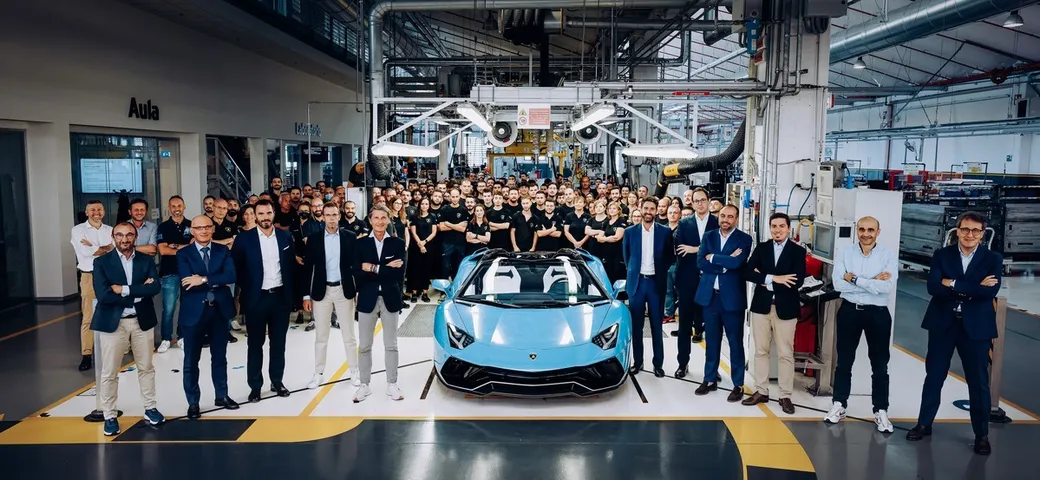 Lamborghini Aventador: addio alla mitica V12