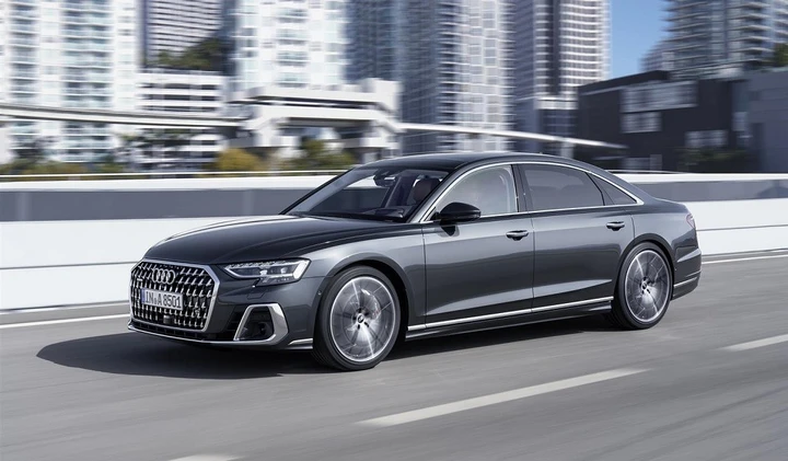 Audi A8 facelift 2022: novità, motori, dimensioni