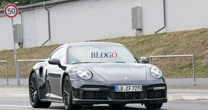 Nuova Porsche 911: foto spia della versione sportiva Turbo S
