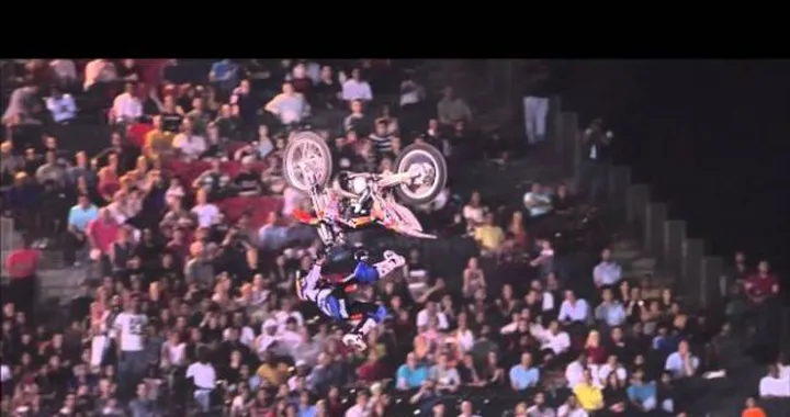 Red Bull X-Fighters 2012: Sherwood vince a Dubai