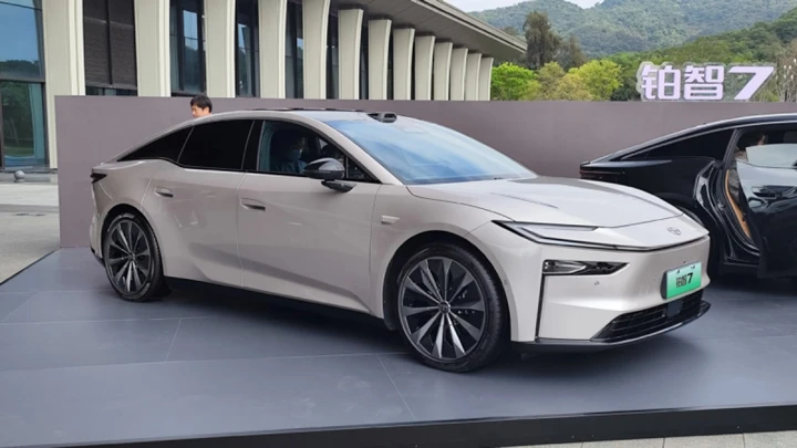 Toyota lancia la bZ7 con Huawei, 3.100 ordini già nella prima ora