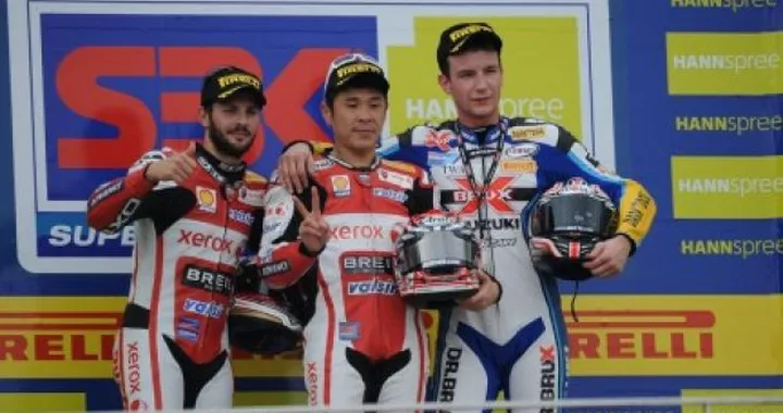 WSBK a Valencia: Suzuki e Neukirchner a podio in gara 1; difficoltà per Kagayama
