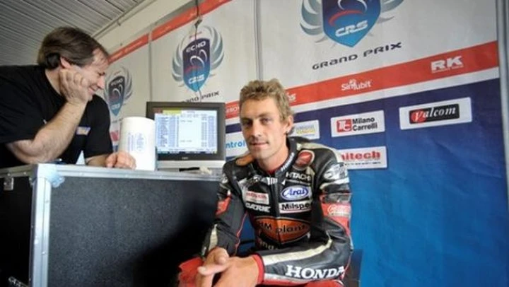 WSBK a Silverstone: Team HM Plant Honda BSB in pista con Brookes e Kiyonari