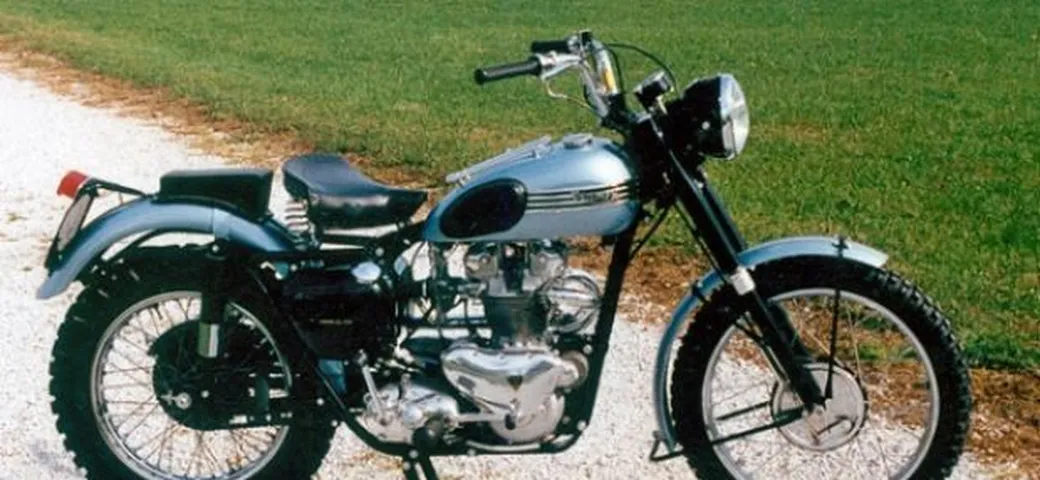 Triumph Trophy Custom del 1955 di James Dean
