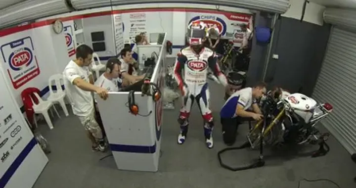 Harlem Shake mania anche in Superbike!