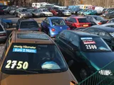 Mercato auto usate ad agosto: lieve frenata, boom delle ibride a benzina