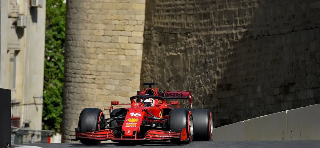 F1 GP dell'Azerbaijan: Leclerc fa il colpaccio e si prende la pole position