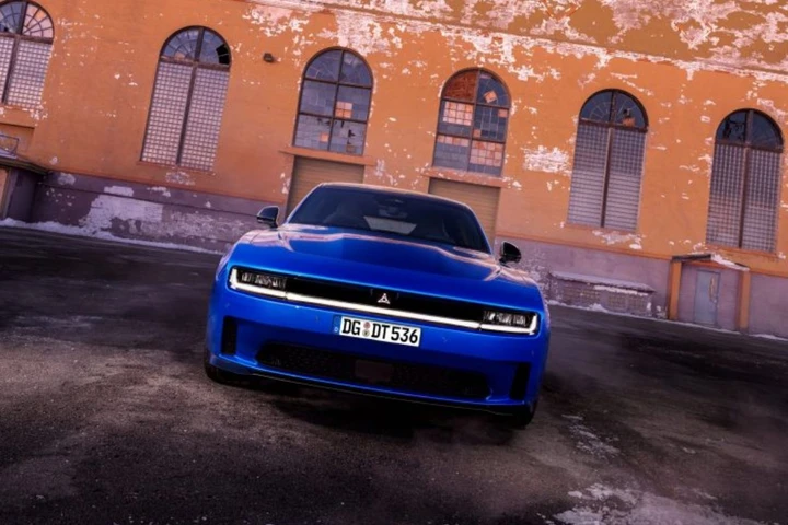Dodge Charger, la muscle car cambia pelle: benzina o elettrica, ma il carattere resta americano