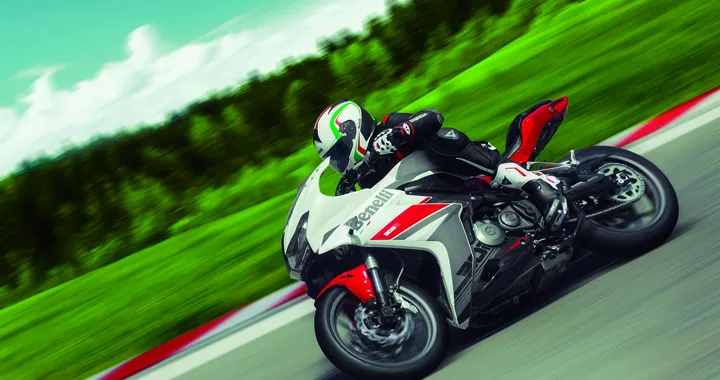 Benelli presenta la nuova 302R