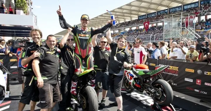 Supersport, Istanbul: Sofuoglu vince su Lowes, pubblico in visibilio