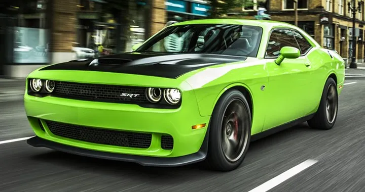 Dodge Challenger SRT Hellcat, foto e video della Muscle Car da 717 cavalli