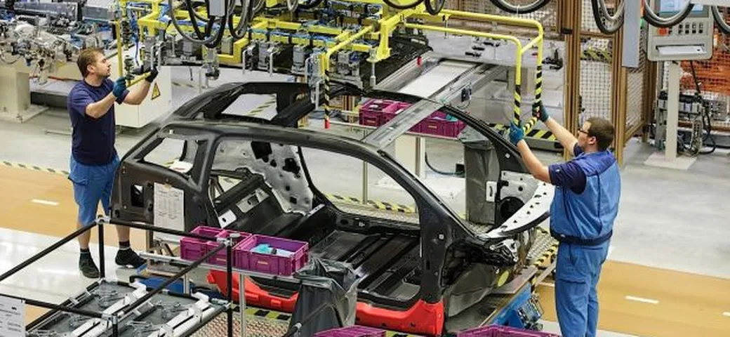 Nuove colle renderanno le auto più rigide e resistenti?