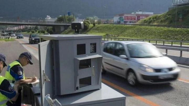 Multa di 95.000 euro per eccesso di velocità: il caso che fa discutere