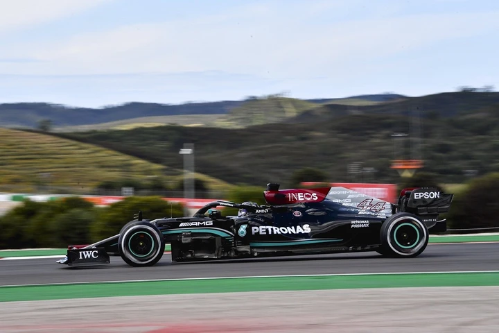 F1 GP Portogallo: Hamilton si rimette la corona e stravince