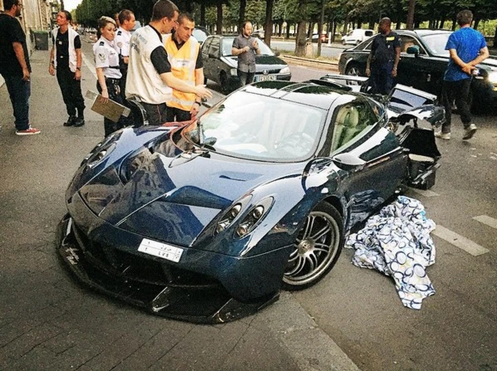 Pagani Huayra distrutta in un incidente a Parigi