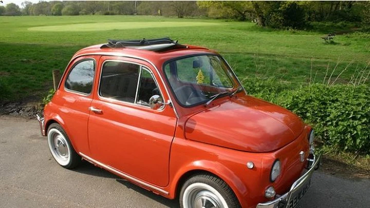 La Fiat 500 L del 1971 del Premier inglese David Cameron venduta a 22.950 euro.