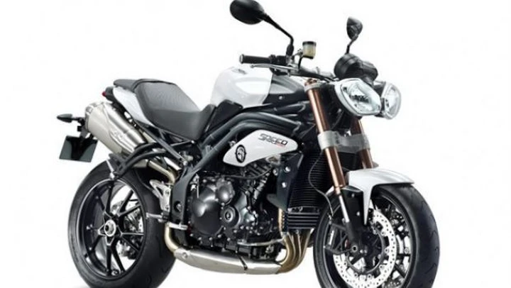 Triumph Speed Triple 2011: lifting facciale, dieta e muscoli dal Salone di Colonia