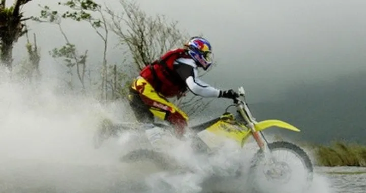 Travis Pastrana: primo salto acquatico!