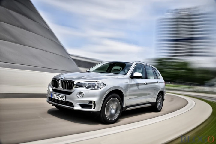 BMW X5 xDrive 40e: nuove foto ufficiali