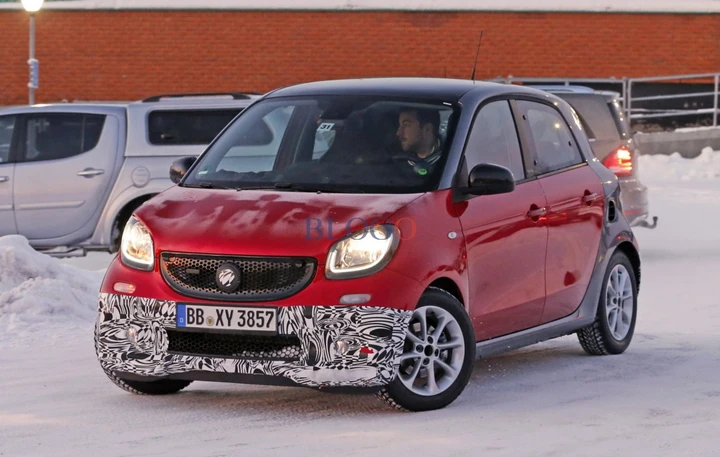 Smart ForFour Brabus: foto spia sulla neve