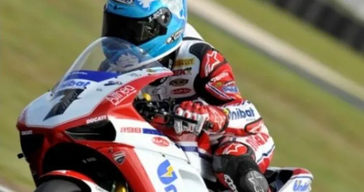 WSBK ad Assen: Carlos Checa vince il duello di Gara2 contro Max Biaggi. Rea sul podio