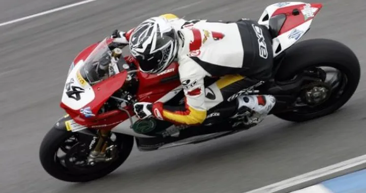 Guintoli prova la Ducati 1199 Panigale del team BSB Moto Rapido